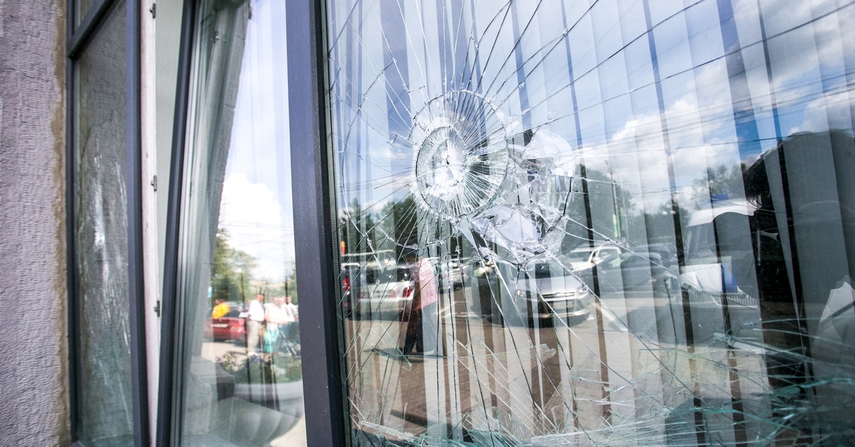 How To Handle a Broken Window Emergency Like a Pro